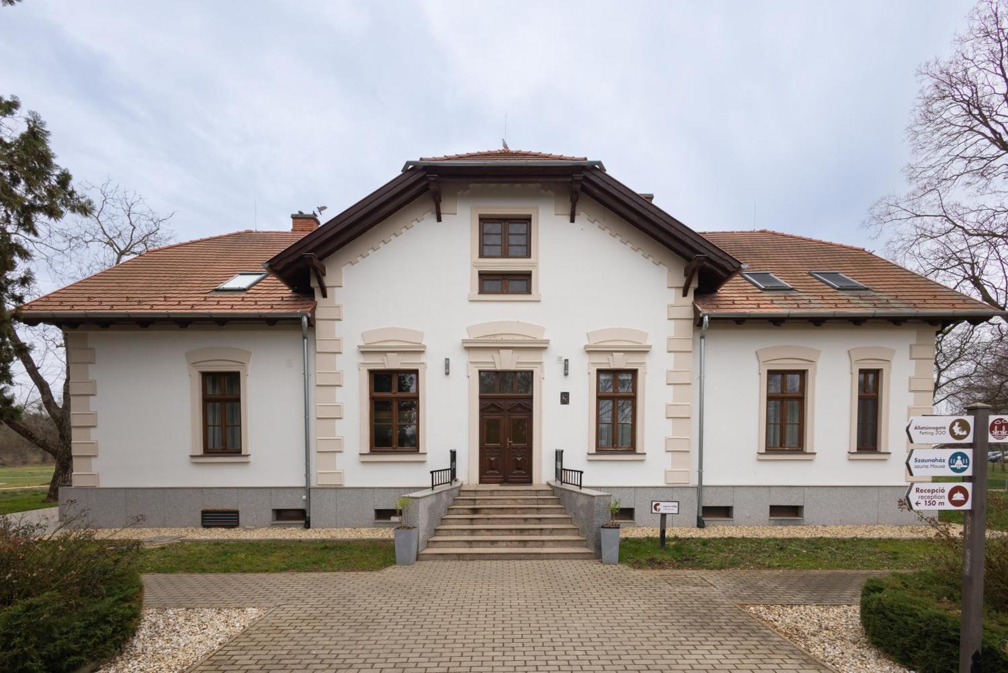 Отель Vadkert Major Шарвар Экстерьер фото